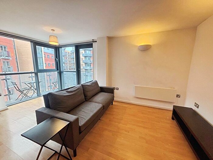 2 Bedroom Flat To Rent In City Walk, Leeds, West Yorkshire, LS11