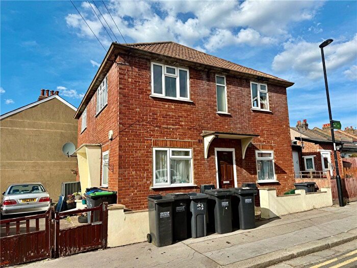 2 Bedroom Flat For Sale In Parchmore Road, Thornton Heath, Surrey, CR7