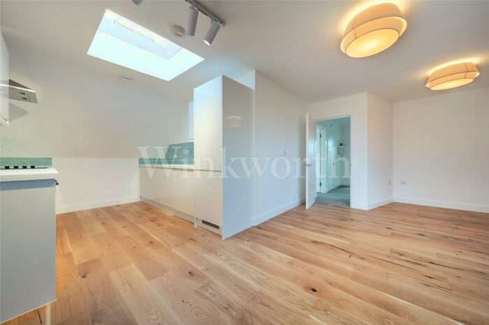 2 Bedroom Apartment To Rent In Woodstock Road, London, NW11