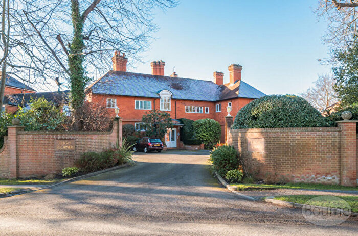 2 Bedroom Apartment For Sale In Leigh Corner, Cobham, Surrey, KT11