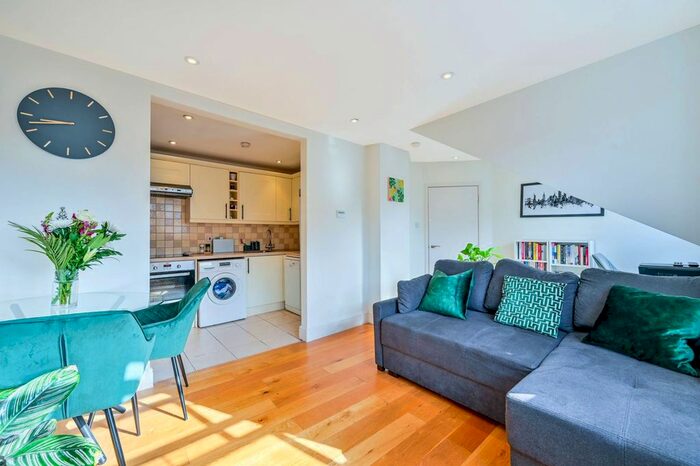 1 Bedroom Flat To Rent In Brunswick Road, Kingston, Kingston Upon Thames, KT2