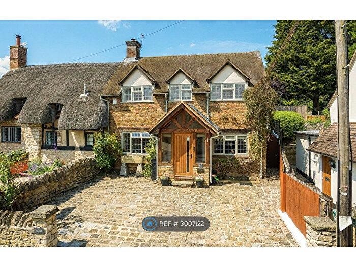 4 Bedroom Semi-detached House To Rent In High Street, Long Crendon, Aylesbury, HP18