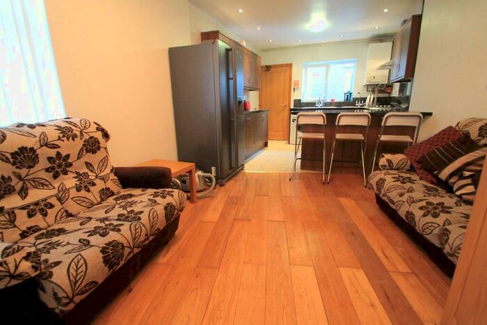 6 Bedroom Flat To Rent In Miskin Street, Cardiff(City), CF24