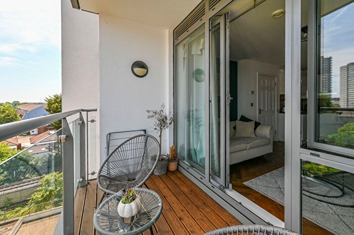 1 Bedroom Flat To Rent In Great West Quarter, Brentford, TW8