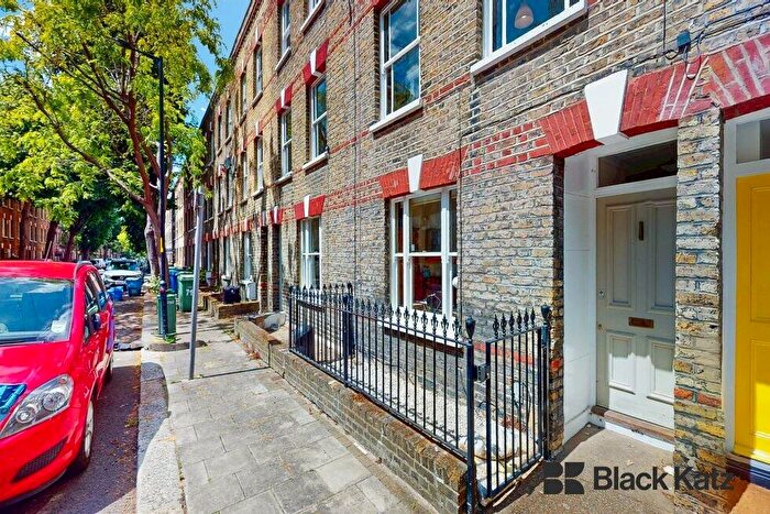 4 Bedroom Flat To Rent In Henshaw Street, Elephant And Castle/Borough, SE17