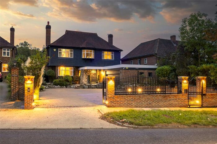 5 Bedroom Detached House To Rent In Traps Lane, New Malden, Surrey, KT3