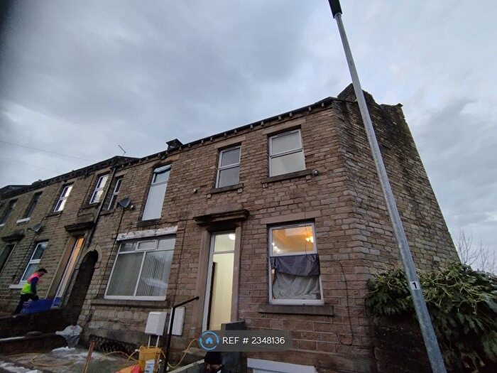 5 Bedroom End Of Terrace House To Rent In New Street, Milnsbridge, Huddersfield, HD3