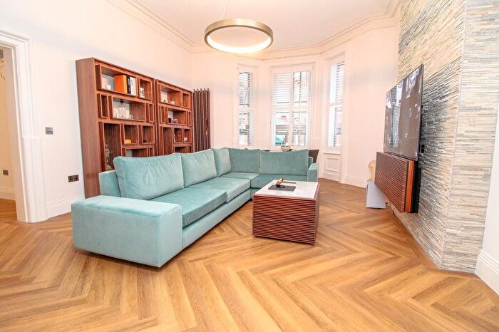 2 Bedroom Apartment For Sale In Durley Gardens, Bournemouth, BH2