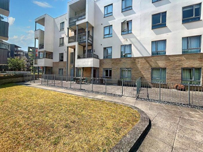 2 Bedroom Flat To Rent In Glenalmond Avenue, Cambridge, Cambs, CB2