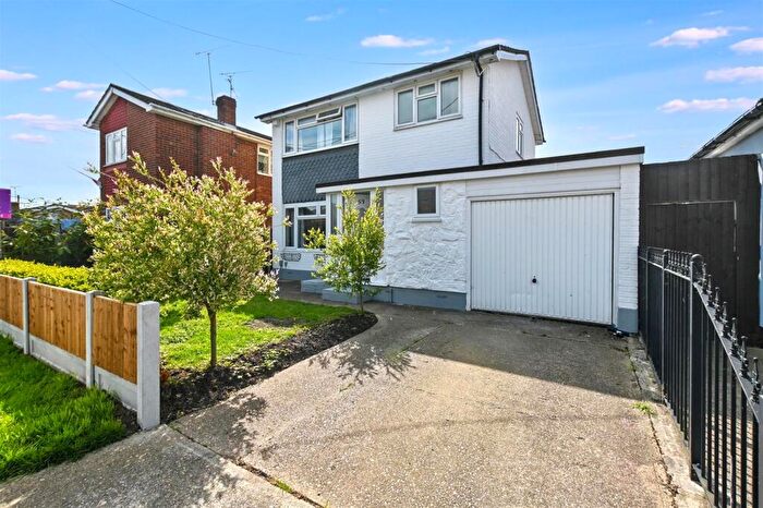 3 Bedroom Detached House To Rent In Urmond Road, Canvey Island, SS8