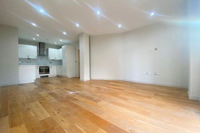 2 Bedroom Flat To Rent In Catalpa Court, London, SE13