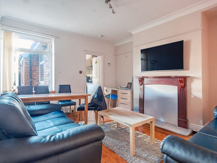 5 Bedroom Maisonette To Rent In Brandon Grove, Sandyford, Newcastle Upon Tyne, NE2