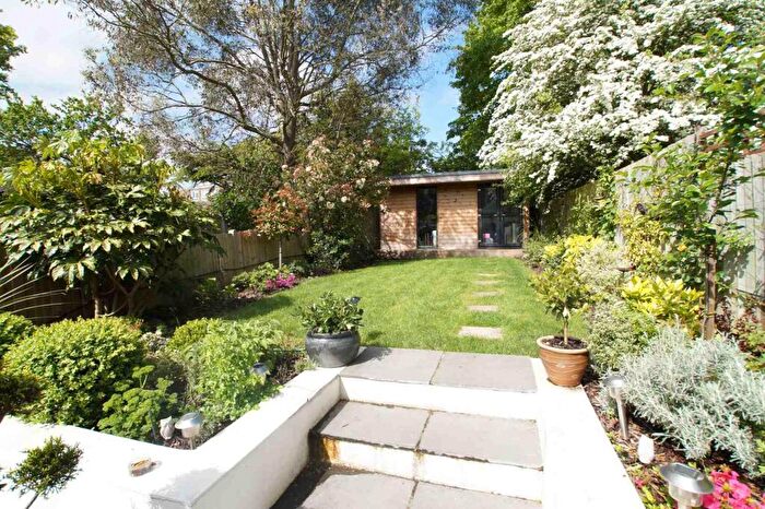 3 Bedroom Flat To Rent In Lawrie Park Rd, Sydenham, SE26