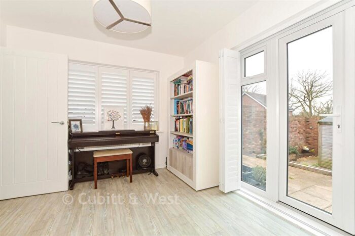 3 Bedroom Detached House For Sale In Barnfield, Billingshurst, West Sussex, RH14