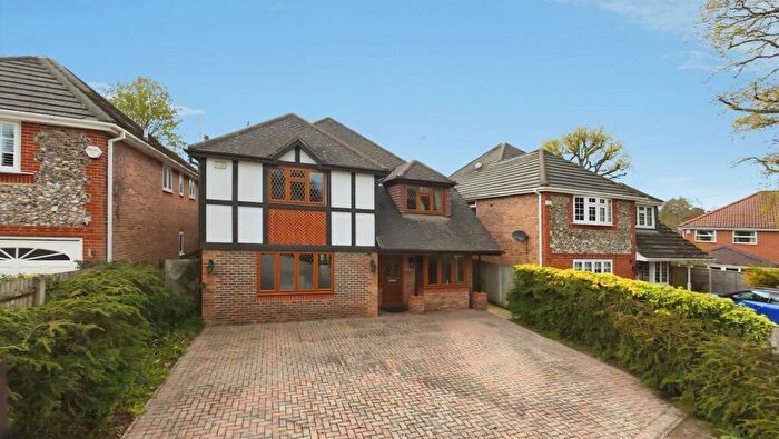 6 Bedroom Detached House For Sale In Johnson Drive, Finchampstead, Wokingham, RG40