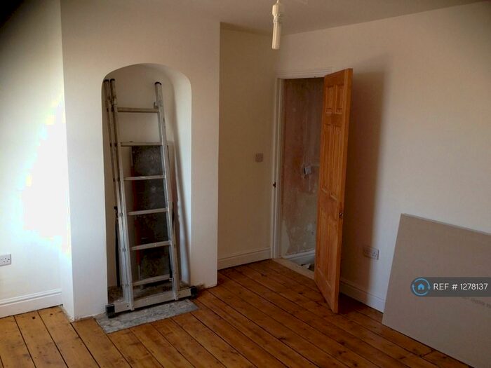 2 Bedroom Terraced House To Rent In Redcliffe Street, Swindon, SN2