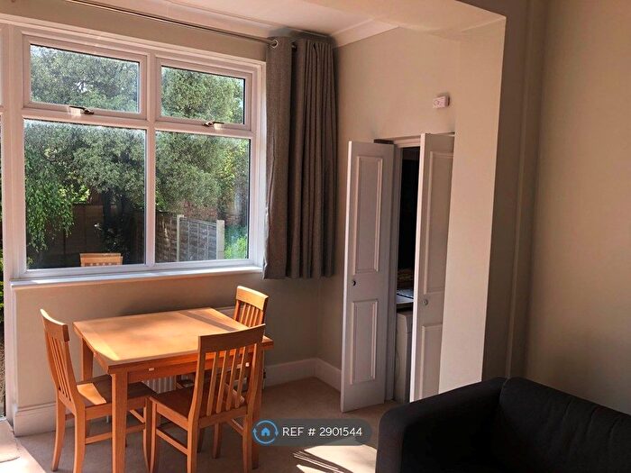 1 Bedroom Flat To Rent In Balham Grove, London, SW12