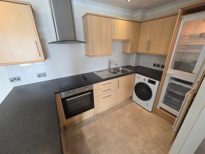 2 Bedroom Flat To Rent In Rochdale Lane, Heywood, OL10