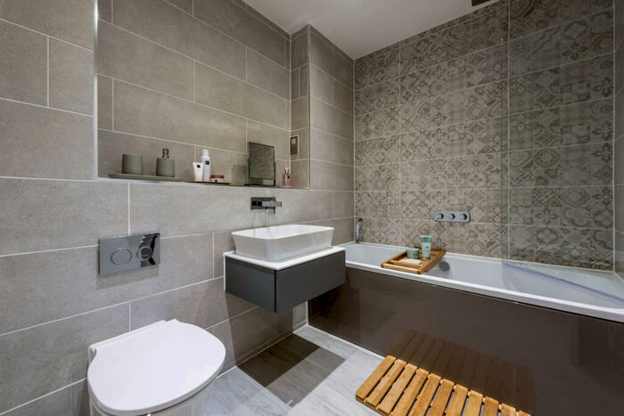 5 Bedroom Detached House For Sale In Cotchett Village, Derby, DE3