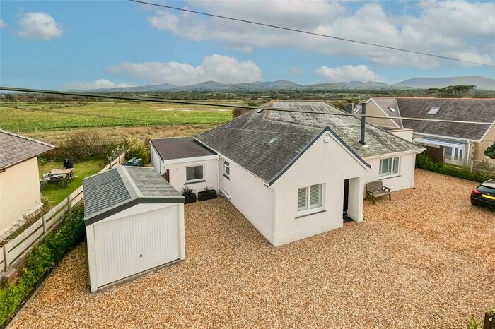 3 Bedroom Bungalow For Sale In Dinas Dinlle, Caernarfon, Gwynedd, LL54