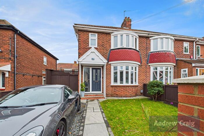 3 Bedroom Semi-Detached House For Sale In Dykelands Road, Sunderland, SR6