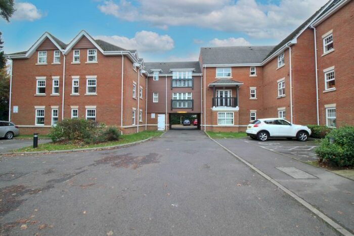 2 Bedroom Flat To Rent In Worth Park Avenue, Crawley RH10