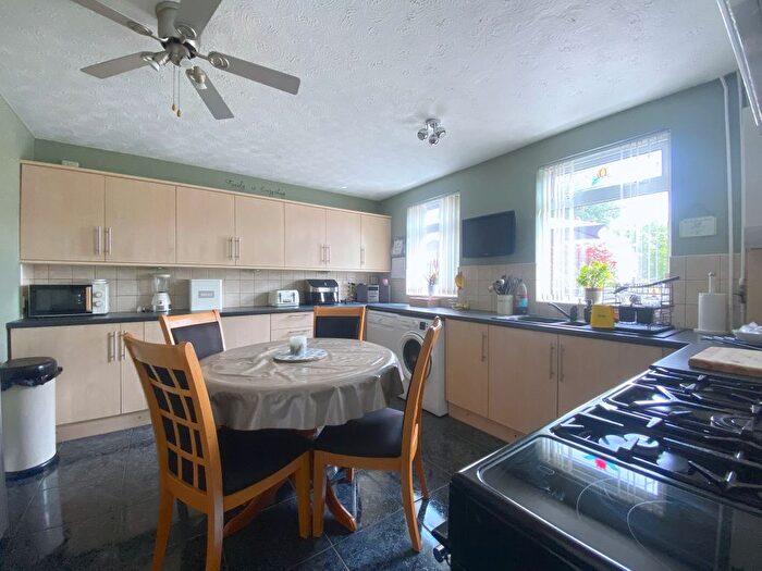 3 Bedroom End Terrace House For Sale In Honister Close, Quarry Bank, DY5
