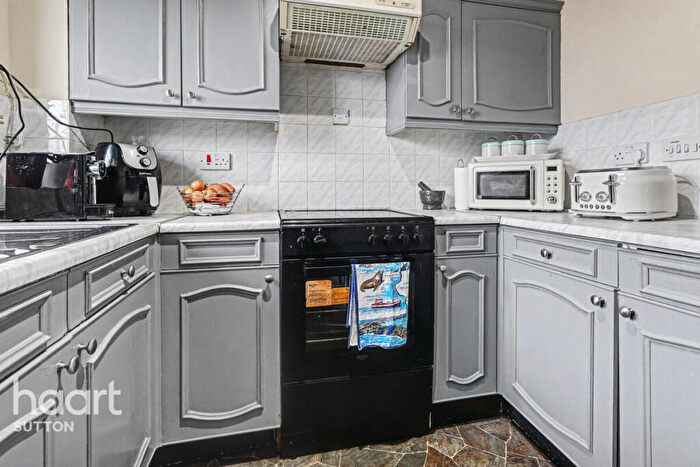 2 Bedroom Flat For Sale In Clover Way, Wallington, SM6