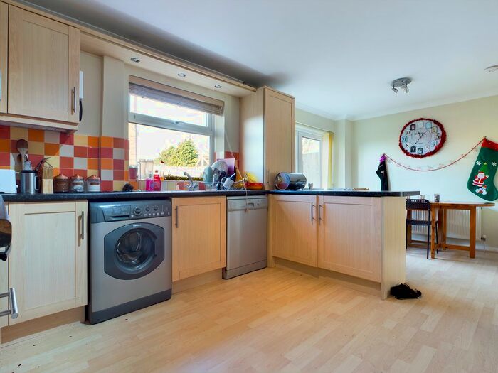 3 Bedroom Semi-Detached House To Rent In Shenfield Way, Brighton, BN1