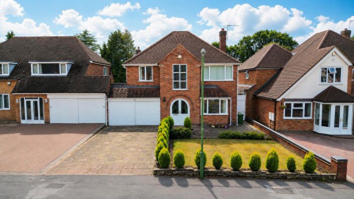 3 Bedroom Detached House For Sale In Woodlea Drive, Solihull, B91