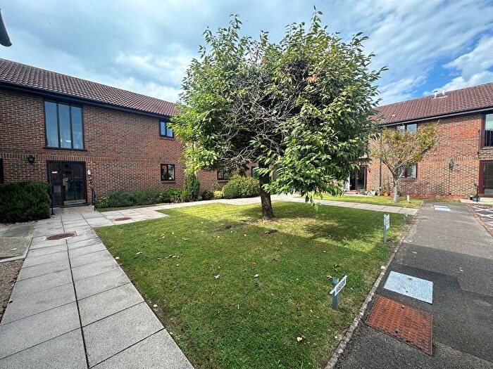 2 Bedroom Apartment For Sale In Orchard Court, Stonehouse, GL10