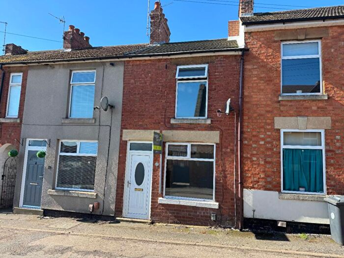 3 Bedroom Terraced House For Sale In Extended To Ground Floor - Gladstone Street, Rothwell, NN14