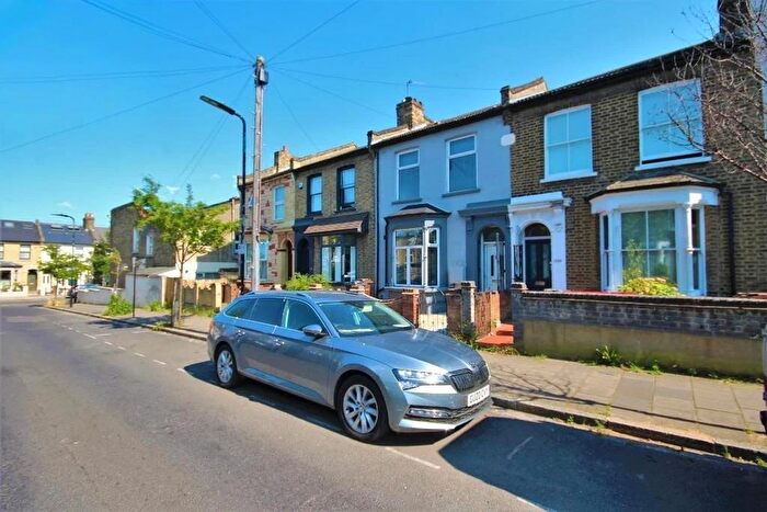 4 Bedroom Property To Rent In Clifden Road, London, E5
