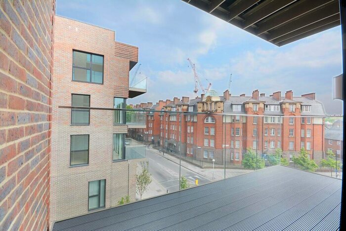 2 Bedroom Flat To Rent In Rodney Road, Elephant And Castle, London, SE17