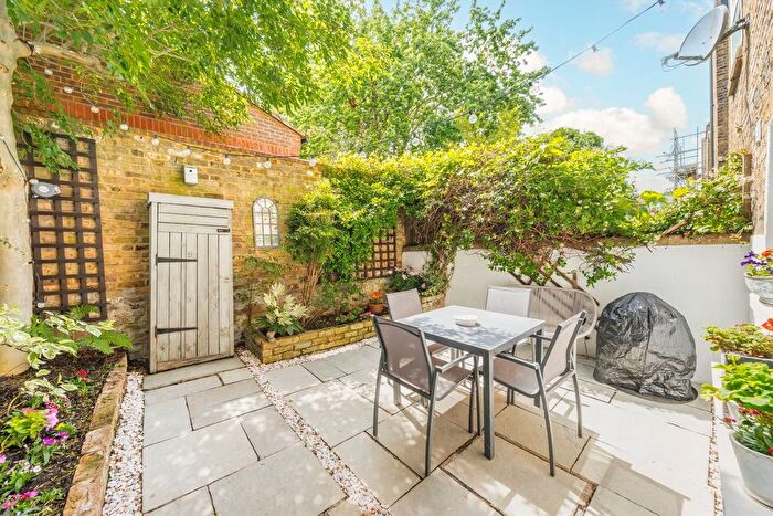 1 Bedroom Flat For Sale In Sandmere Road, Clapham, SW4