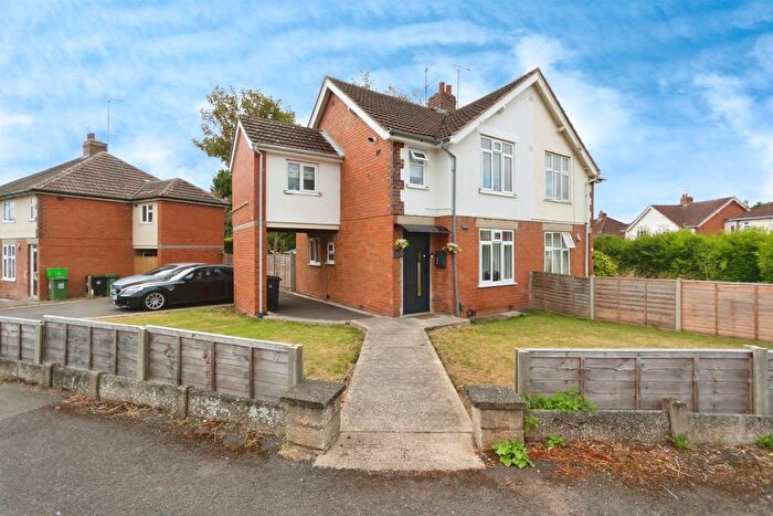 3 Bedroom Semi-detached House For Sale In Ash Tree Road, Redditch, B97
