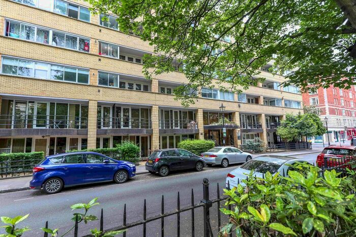 3 Bedroom Flat To Rent In The Colonnades, Porchester Square, Bayswater, W2