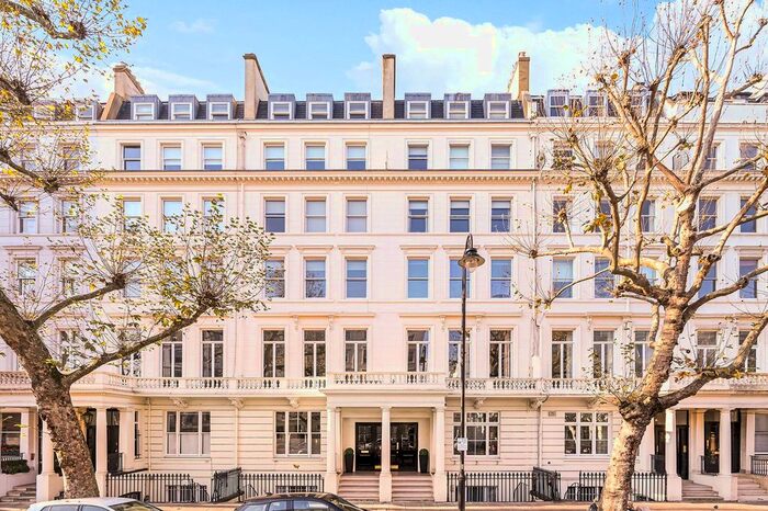 2 Bedroom Flat To Rent In Queens Gate, South Kensington, London, SW7