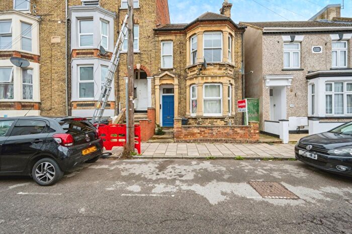 2 Bedroom Flat For Sale In Western Street, Bedford, Bedfordshire, MK40
