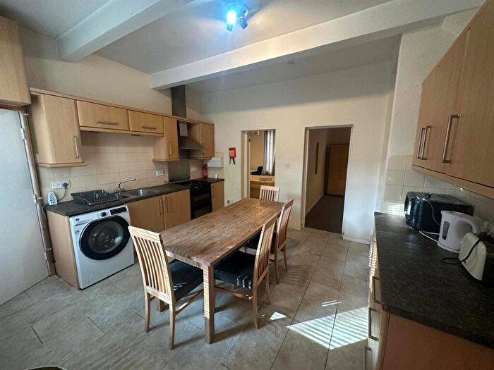 3 Bedroom Apartment To Rent In Townhead Street, S1