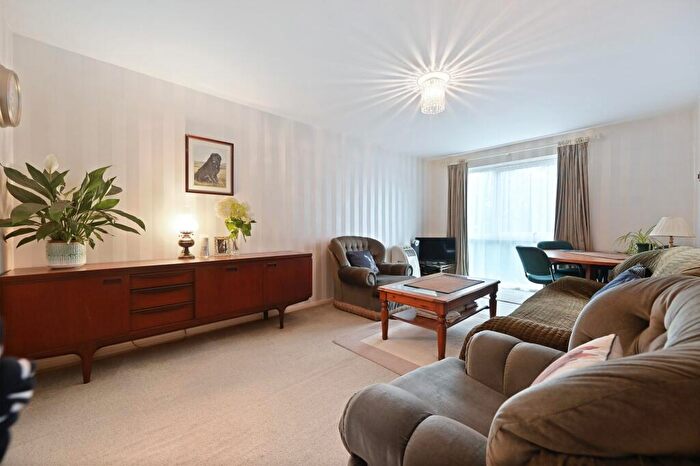 1 Bedroom Apartment For Sale In Eaton Road, Beddington Manor, SM2