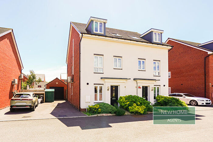 3 Bedroom Semi-Detached House For Sale In Ten Acre Rise, Patchway, Bristol, BS34