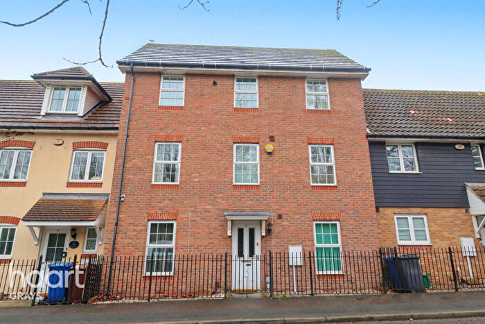 4 Bedroom Town House For Sale In Caspian Way, Purfleet, RM19