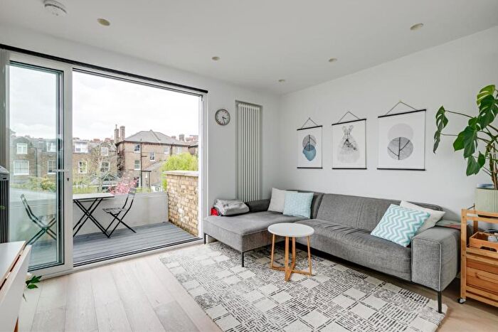 2 Bedroom Apartment To Rent In Ingham Road, West Hampstead, NW6