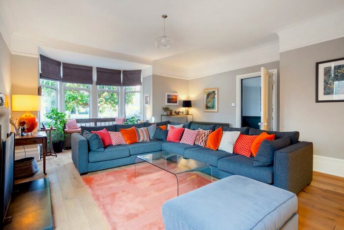 4 Bedroom Semi-Detached House To Rent In Pembroke Avenue Hove, BN3