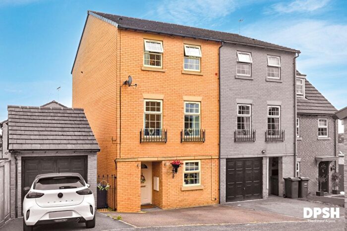 4 Bedroom Town House For Sale In Mozart Way, Churwell, Leeds, LS27