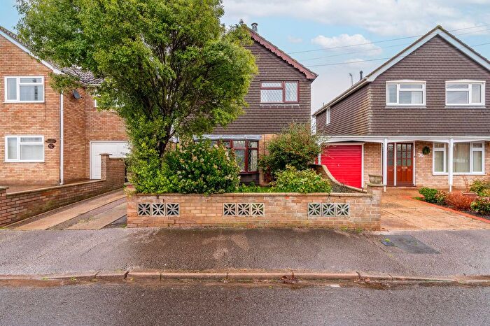 4 Bedroom Link Detached House For Sale In Sunningdale Avenue, Pakefield, NR33