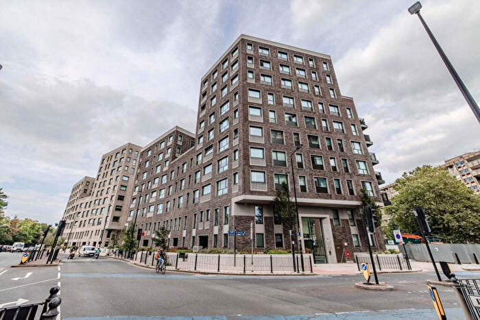 3 Bedroom Apartment To Rent In Wayfare House, Poplar High Street, London, Greater London, E14