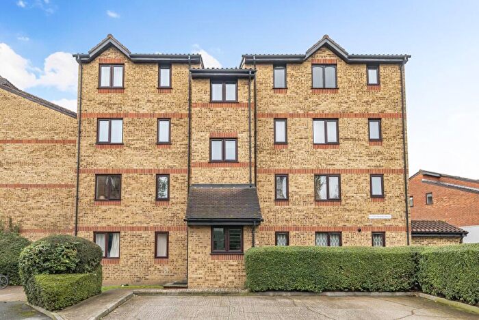 2 Bedroom Flat To Rent In Myers Lane, New Cross, London, SE14