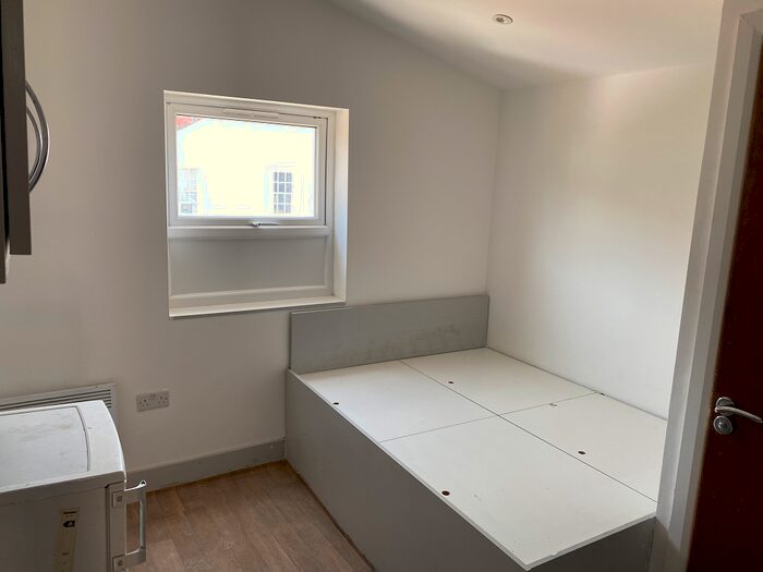 1 Bedroom Flat To Rent In Warberry Road, Wood Green, N22